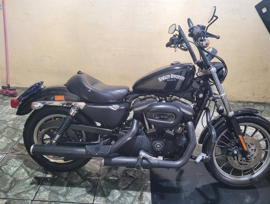 HARLEY-DAVIDSON SPORTSTER XL 883 R 
